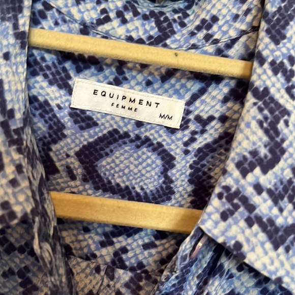 Equipment 100% Silk Button Down - Picture 4 of 7